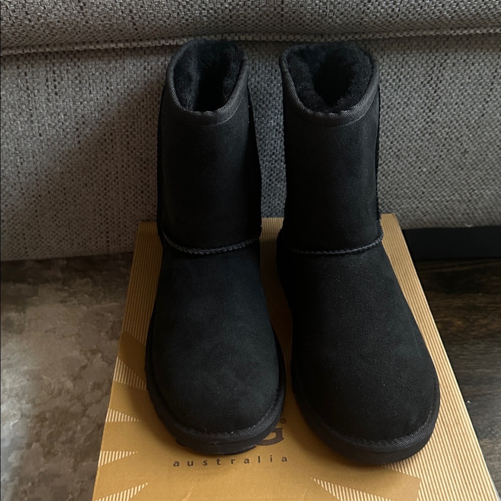 UGG Classic Short Boots Black Size 4 Kids NEW